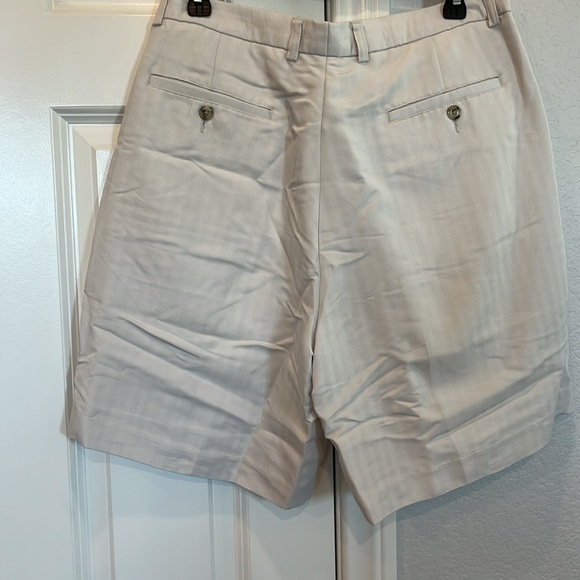 Perry Ellis Cream Shorts - Picture 3 of 6